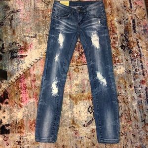 Machine Brand torn skinny jean!